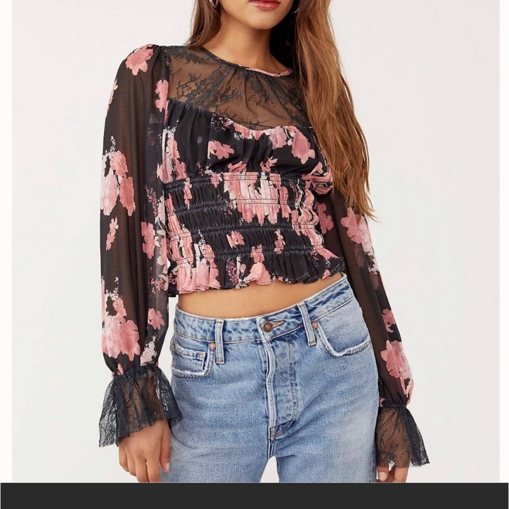 Free People | daphne floral blouse
New without tags. Took off when trying on